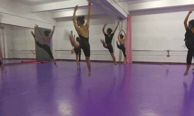 舞蹈地膠的優良特性決定適合鋪在地暖房間