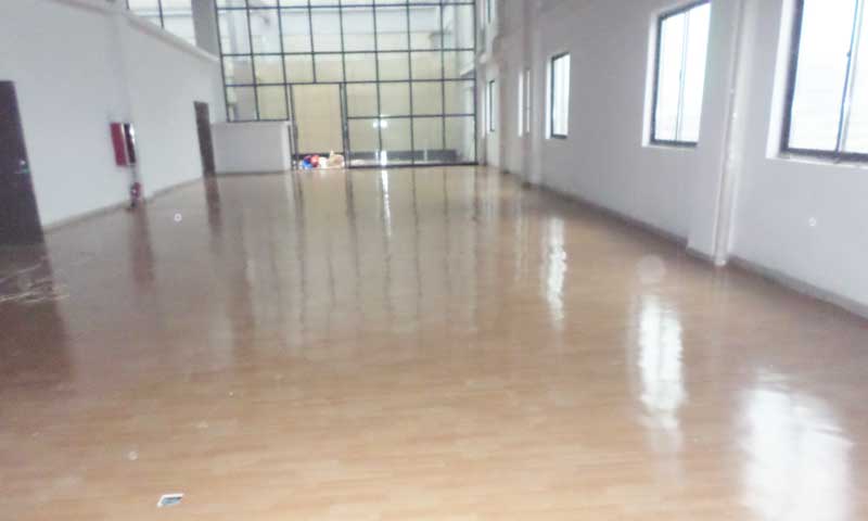 玻纖同透純色塑膠地板 玻纖同透純色塑膠地板與普通塑膠地板有何不同